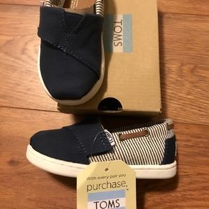 TOMS Toddler Size 7 BRAND NEW!